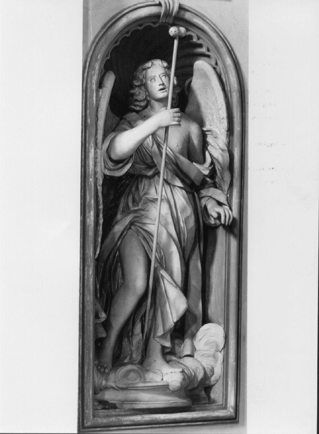 angelo con strumento della passione: spugna (statua, ciclo) di Bossi Lorenzo (attribuito) (sec. XVIII)