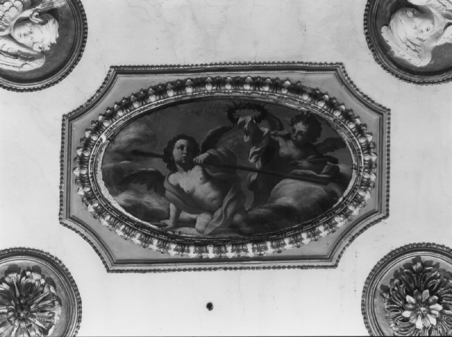 angeli con i simboli della passione (dipinto, complesso decorativo) di Refini Francesco (attribuito), Fontana Giovanni da Foligno (attribuito) (ultimo quarto sec. XVII)