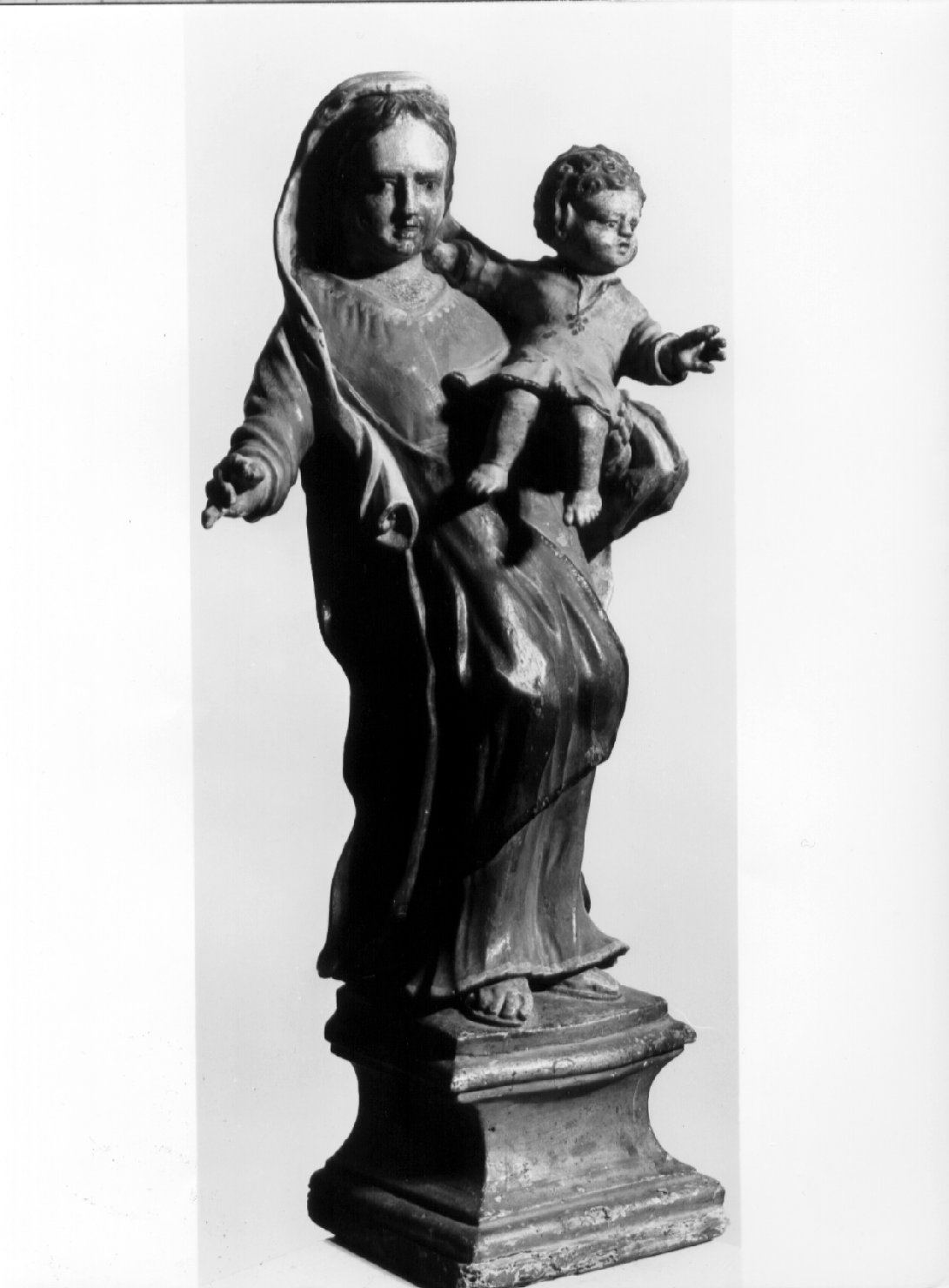 Madonna con Bambino (statua, opera isolata) - bottega umbra (sec. XVIII)