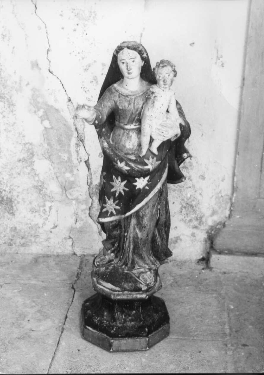 Madonna con Bambino (statuetta devozionale, opera isolata) - bottega Italia centrale (prima metà sec. XVIII)