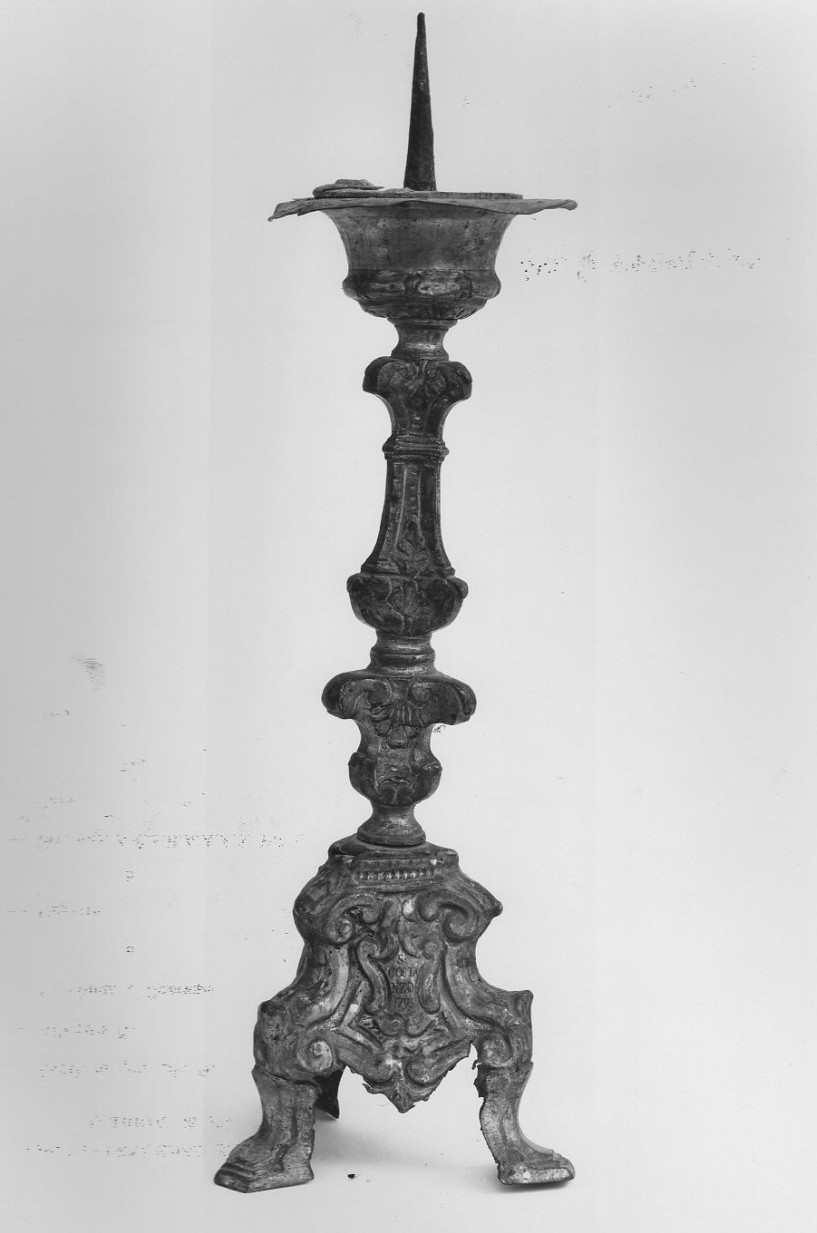 candeliere, opera isolata - bottega Italia centrale (sec. XVIII)