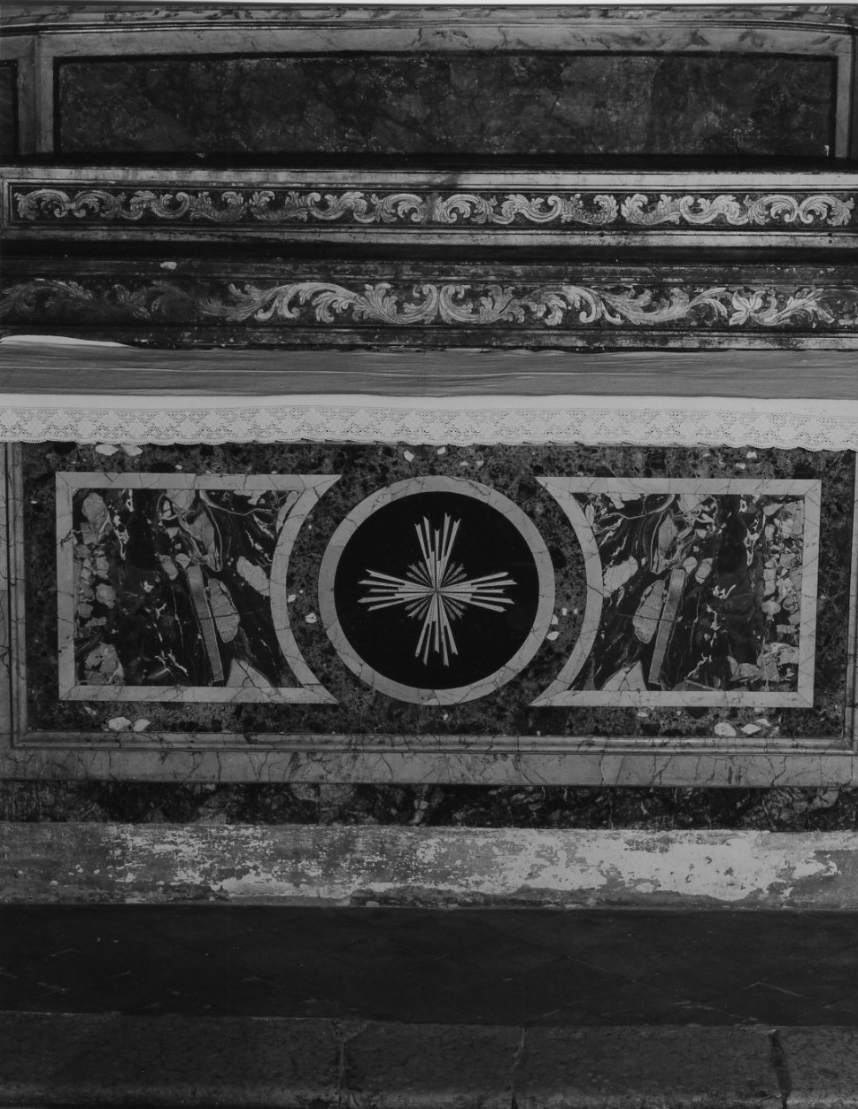 gradino d'altare, elemento d'insieme - bottega Italia centrale (inizio sec. XVIII)