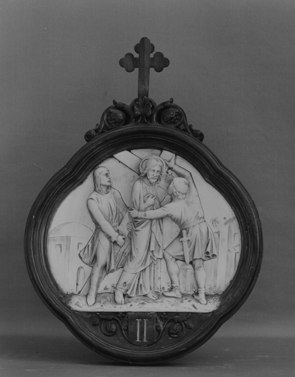 stazione II: Gesù caricato della croce (Via Crucis, serie) - bottega Italia centrale (sec. XIX)