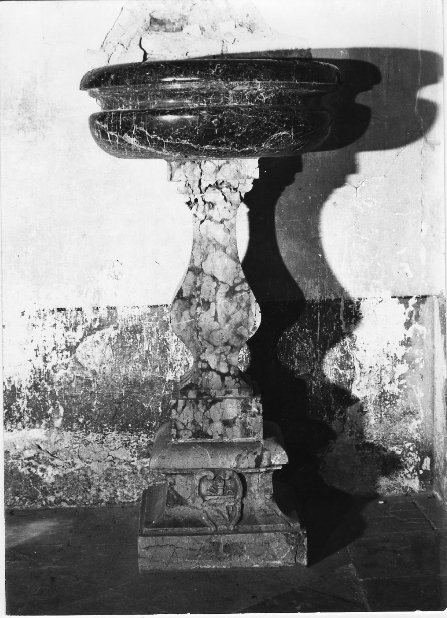 acquasantiera da parete, opera isolata - bottega umbra (sec. XVIII)