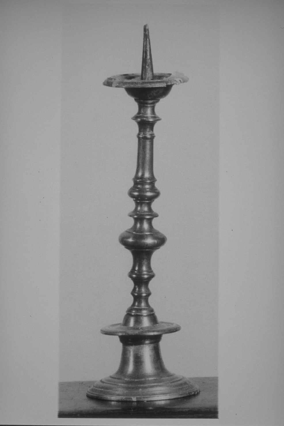 candeliere, coppia - bottega umbra (primo quarto sec. XVII)