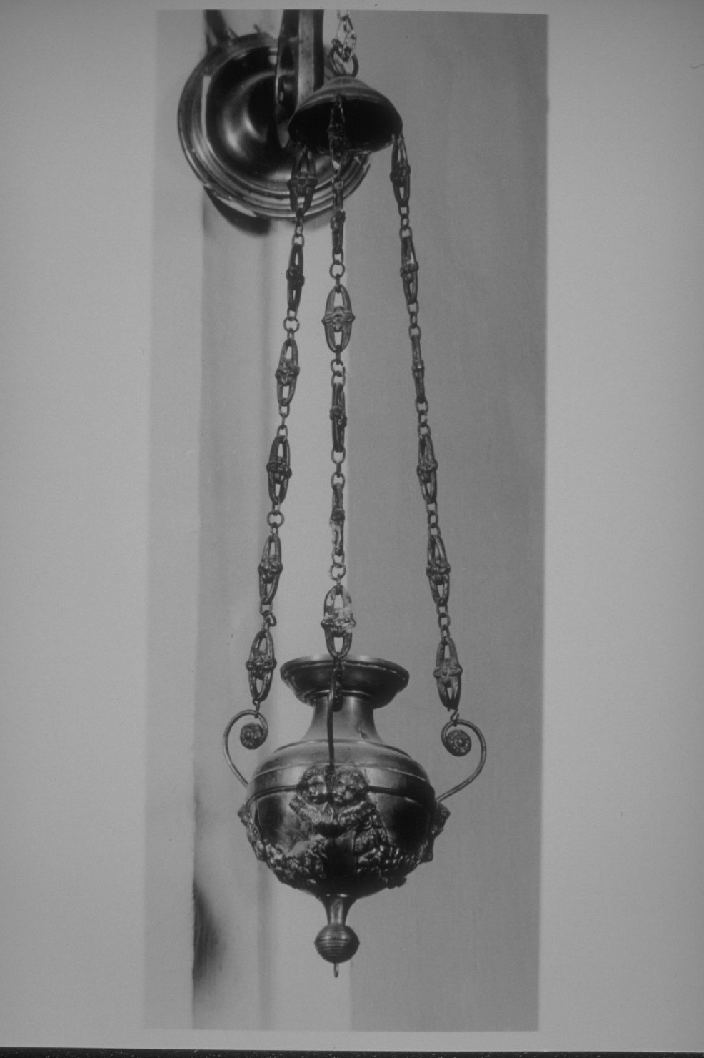 lampada pensile, opera isolata - bottega umbra (sec. XIX)