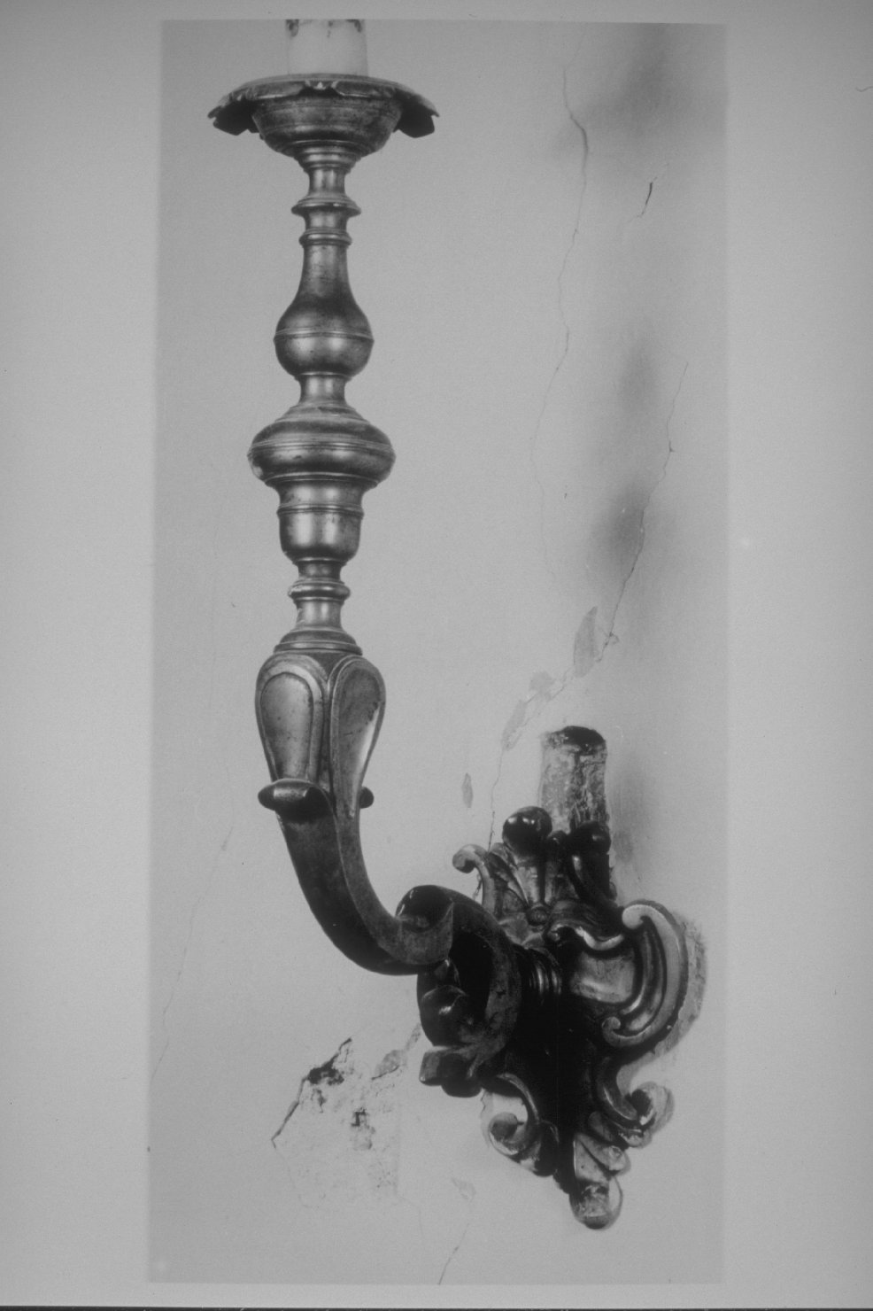 candeliere da parete, coppia - bottega umbra (sec. XVII)