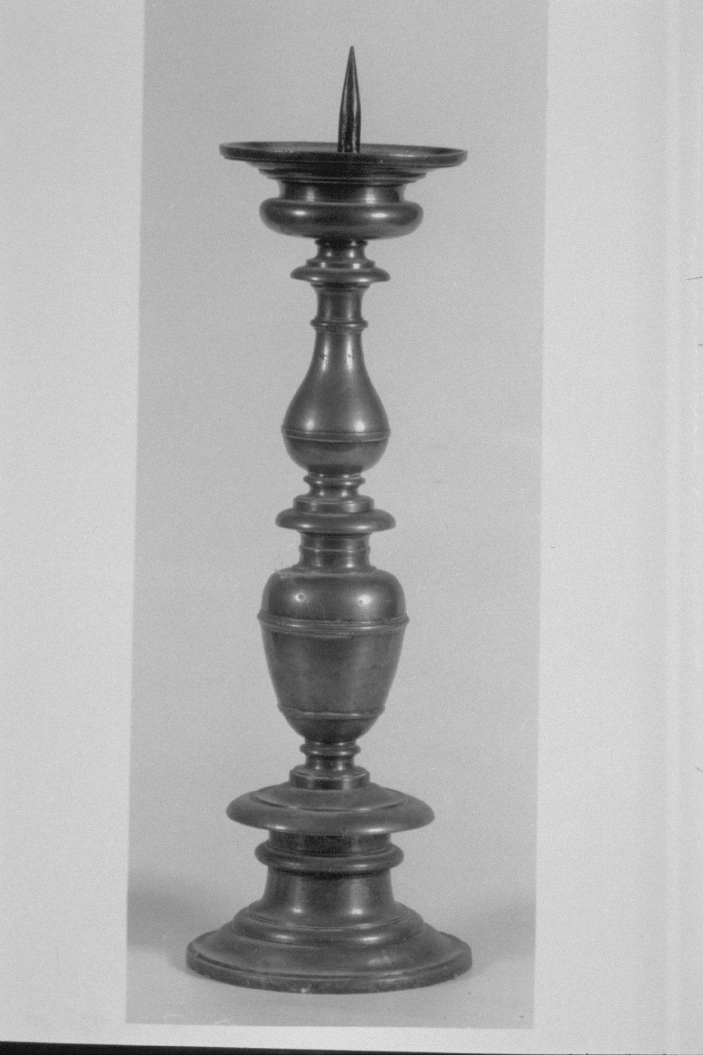 candelabro, coppia - bottega umbra (prima metà sec. XVII)