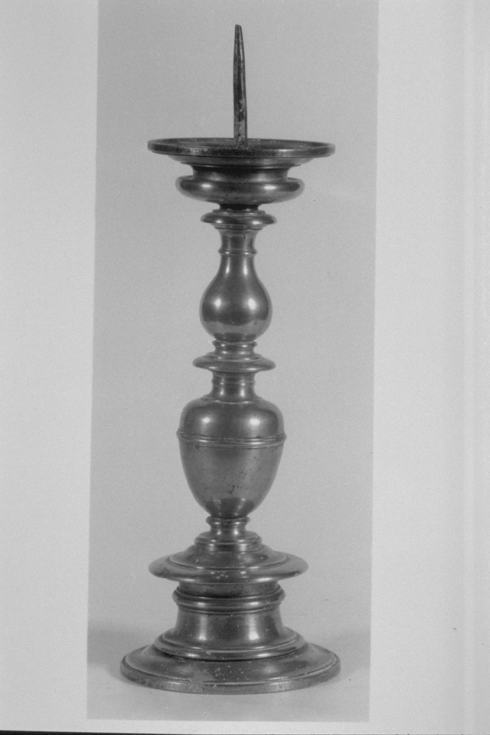 candelabro, opera isolata - bottega umbra (prima metà sec. XVII)