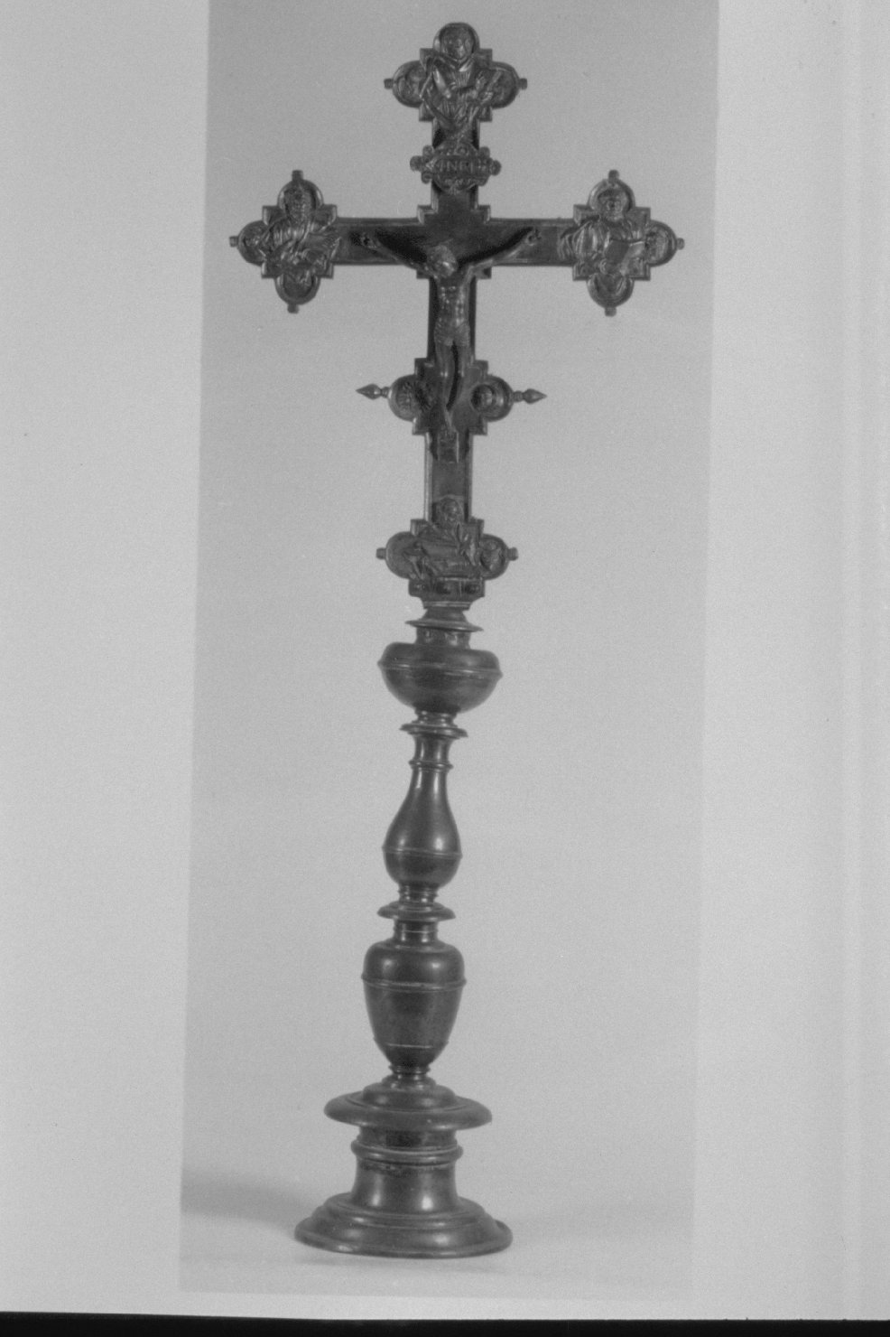 croce d'altare, elemento d'insieme - bottega umbra (prima metà sec. XVII)