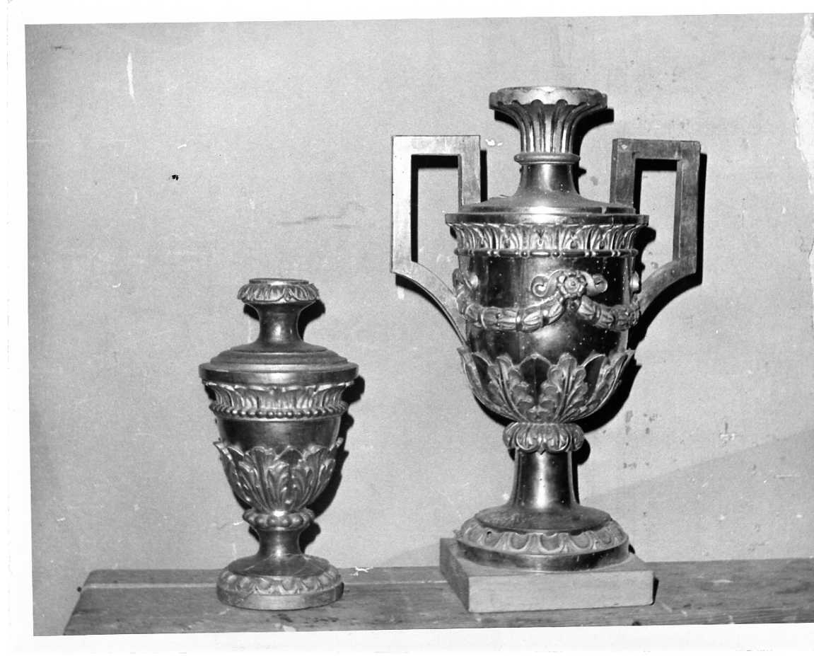 vaso d'altare con composizione floreale, elemento d'insieme - ambito umbro (fine sec. XVIII)
