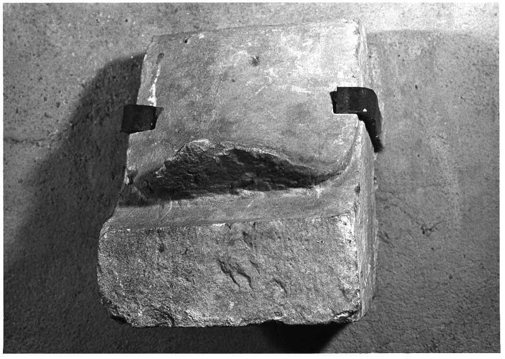 mensola, frammento - bottega Italia centrale (secc. XIV/ XV)
