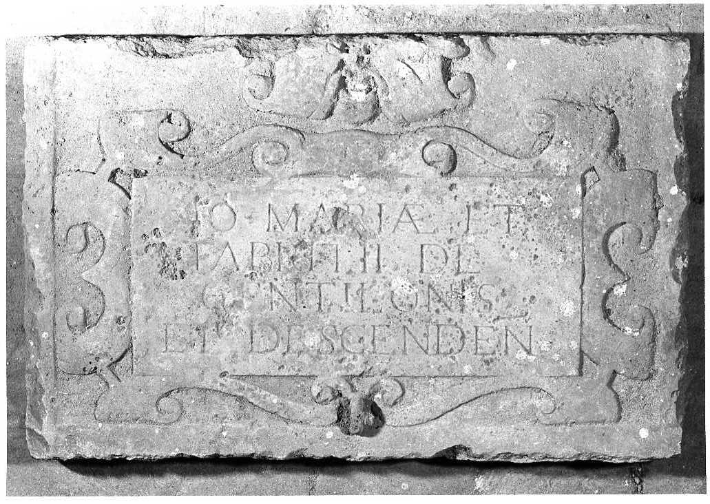 lastra tombale, frammento - bottega Italia centrale (prima metà sec. XVIII)