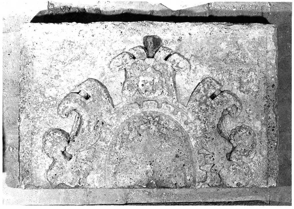 lastra tombale, frammento - bottega Italia centrale (sec. XVI)
