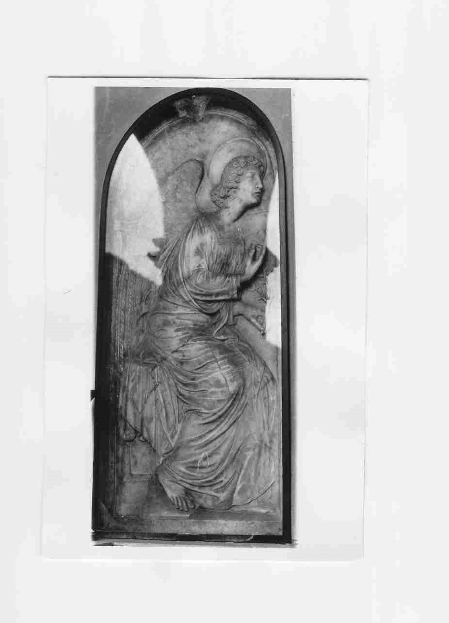 angelo annunciante (rilievo, elemento d'insieme) - bottega fiorentina (seconda metà sec. XV)