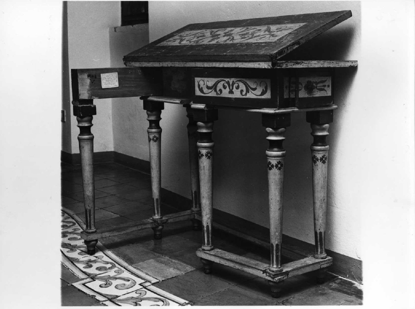 console, opera isolata - manifattura umbra (fine sec. XVIII)