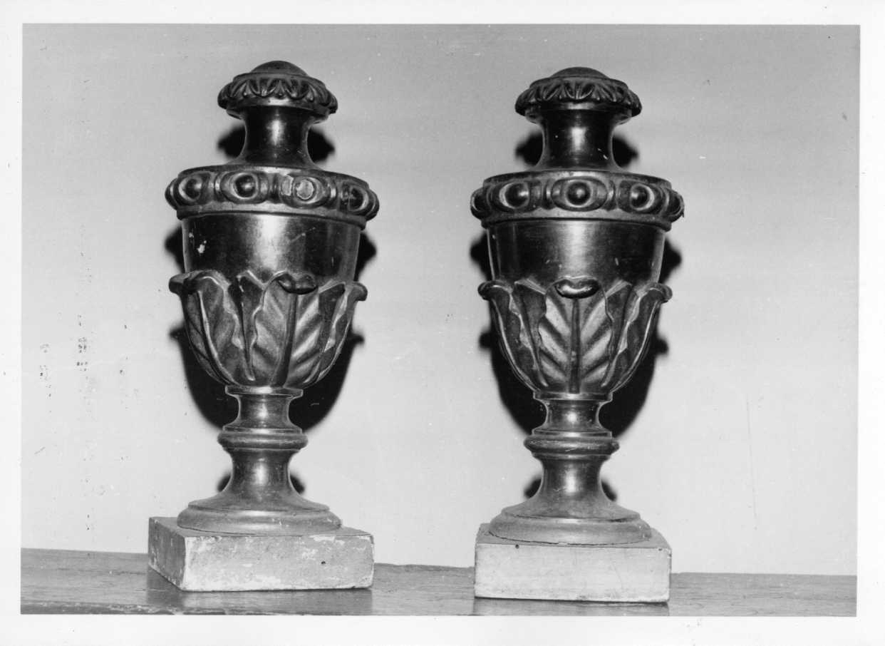 vaso d'altare per composizione floreale, coppia - bottega Italia centrale (sec. XVIII)