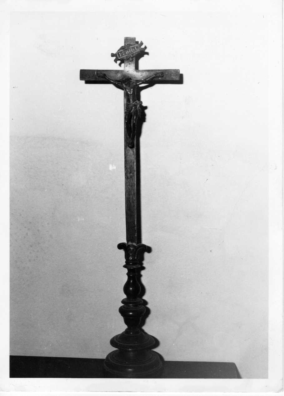 croce da tavolo, opera isolata - bottega Italia centrale (sec. XVII)