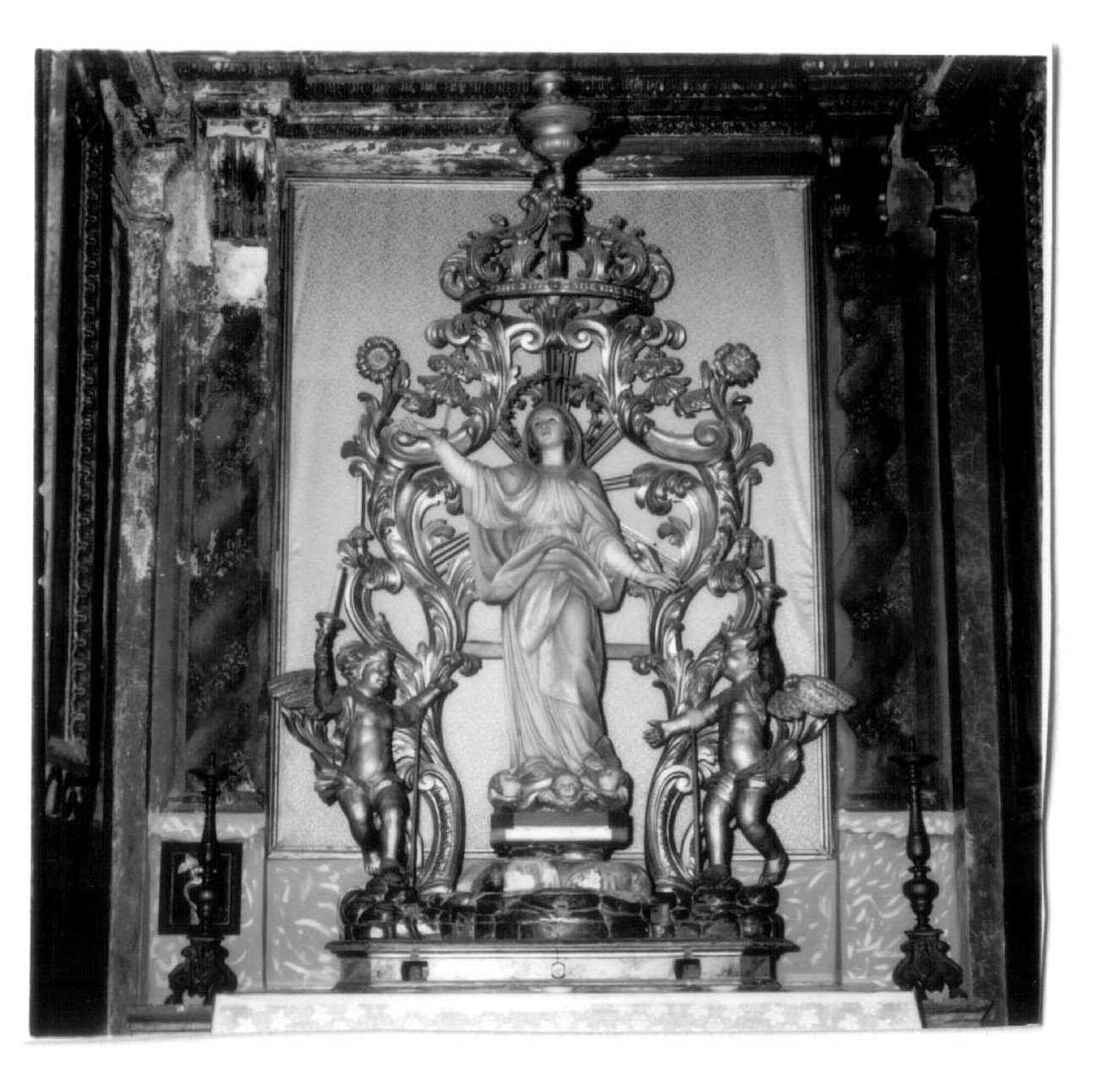 Madonna (statua, complesso decorativo) - bottega Italia centrale (sec. XVIII)