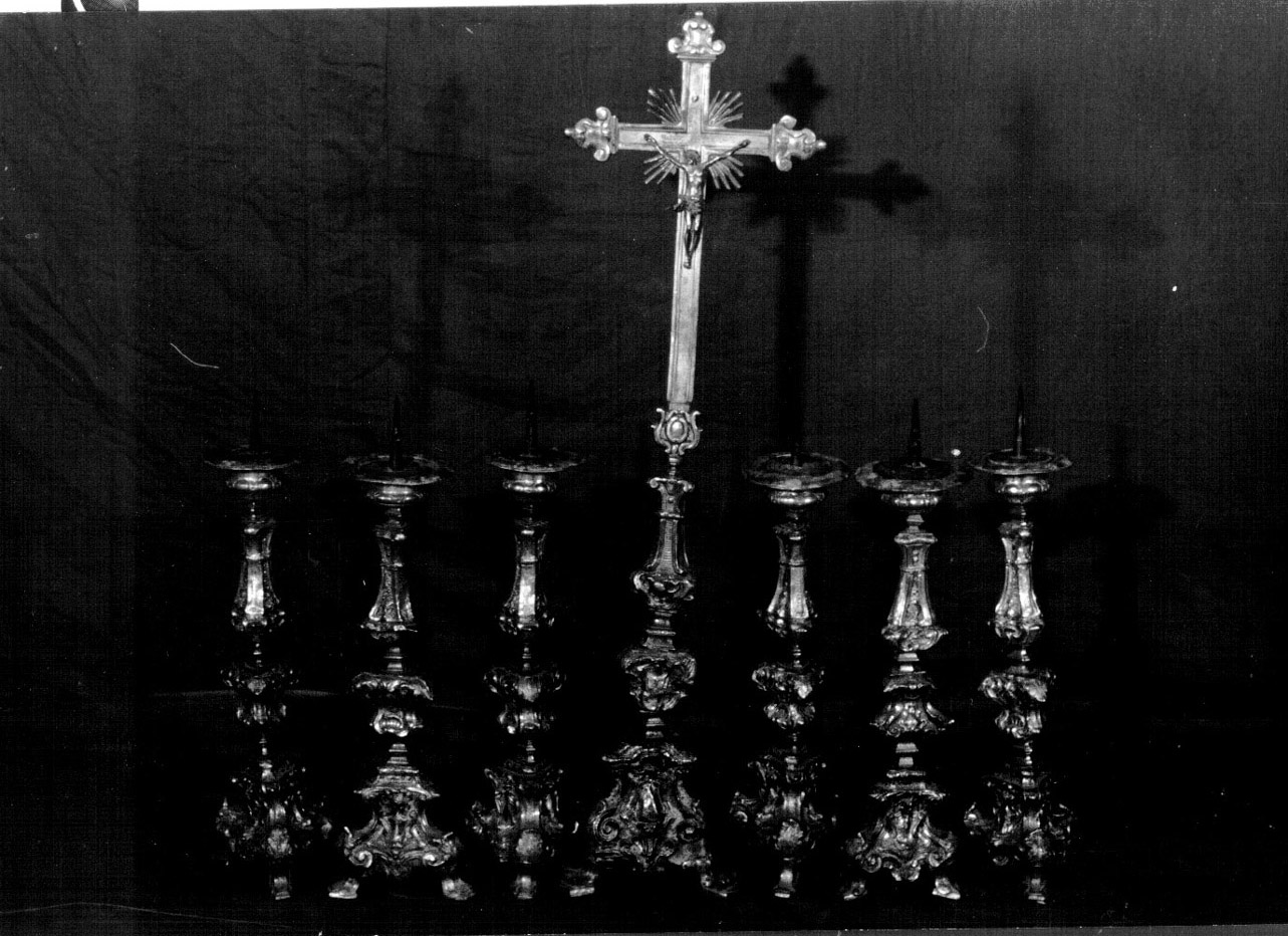 candeliere d'altare, serie - bottega Italia centrale (prima metà sec. XVIII)