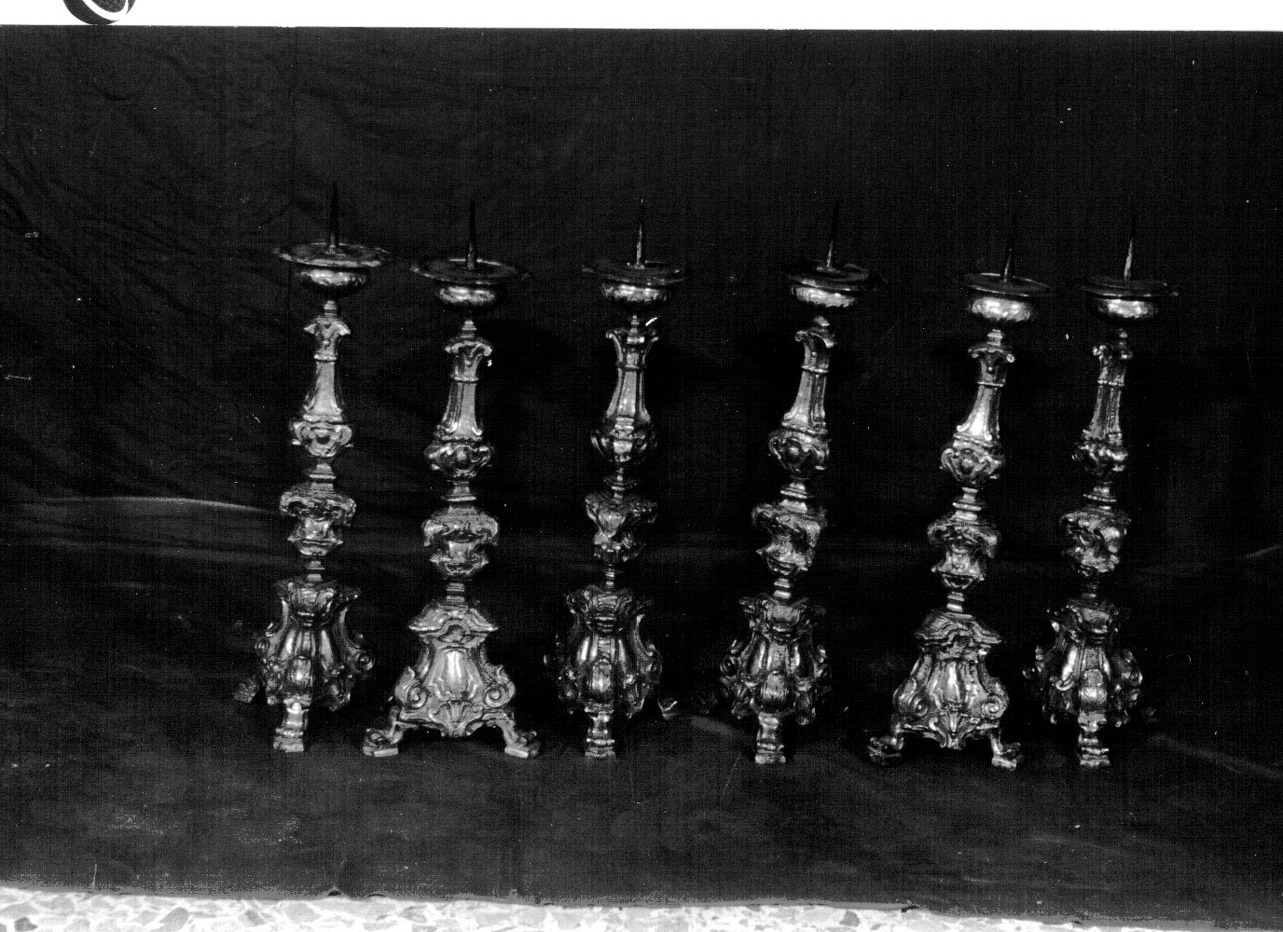candeliere d'altare, serie - bottega Italia centrale (prima metà sec. XVIII)