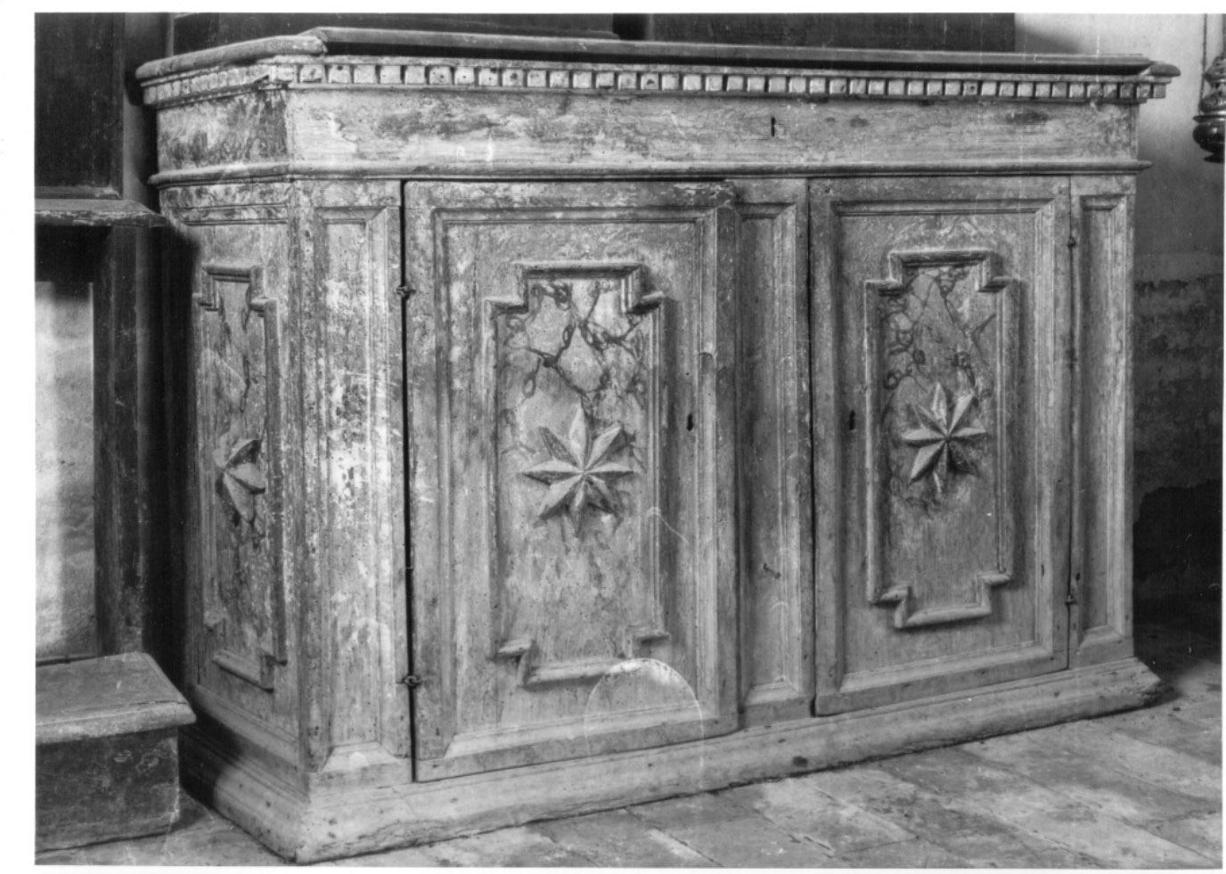 credenza, opera isolata - bottega Italia centrale (prima metà sec. XVII)