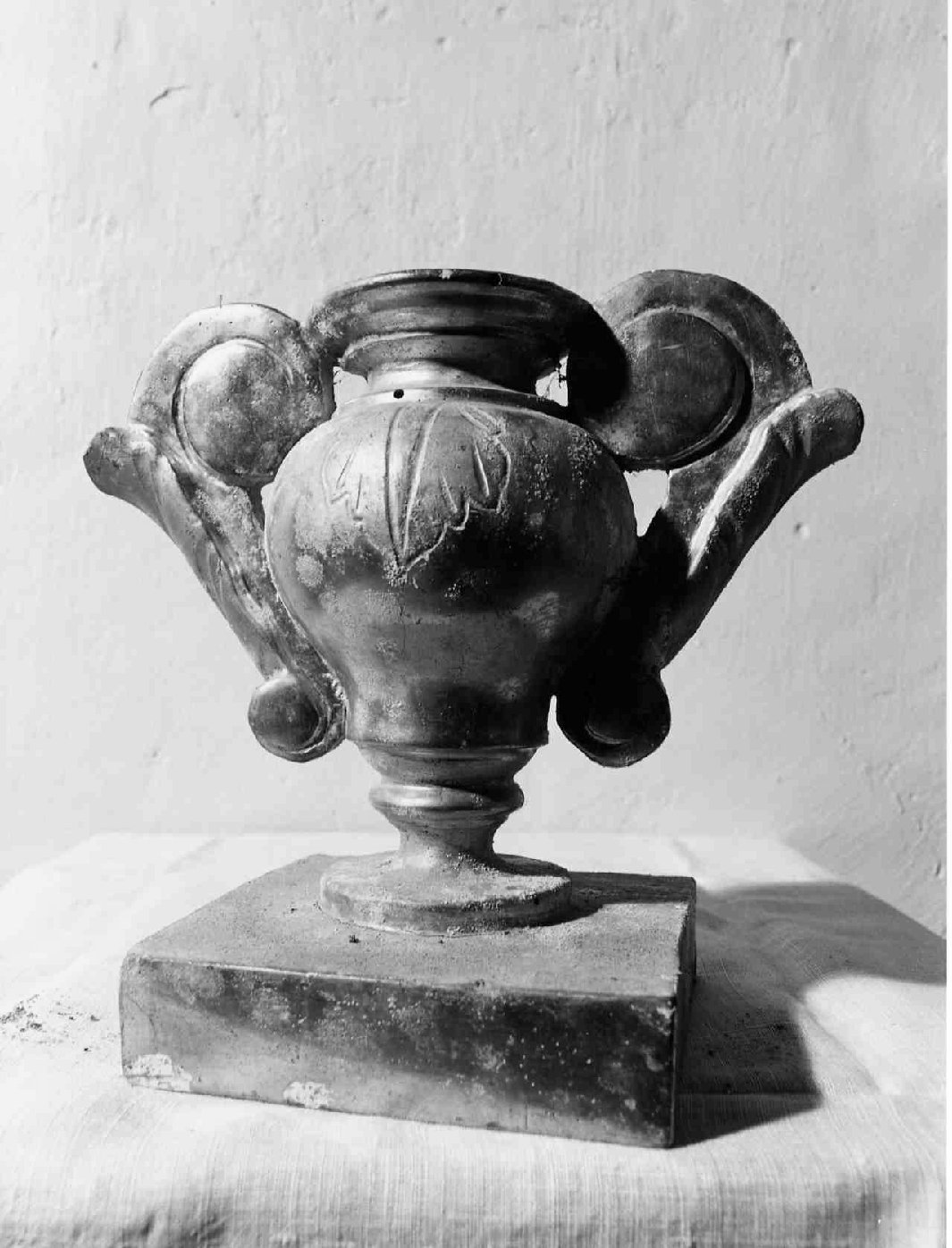 vaso d'altare per composizione floreale, serie - bottega umbra (fine sec. XIX)