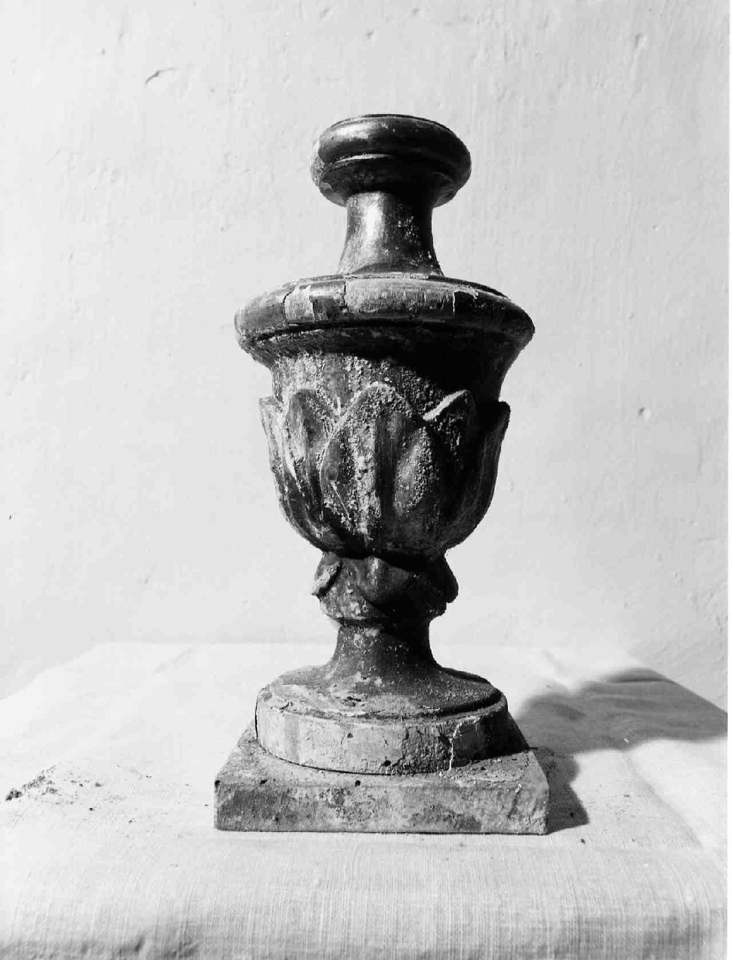 vaso d'altare per composizione floreale, serie - bottega umbra (fine sec. XIX)