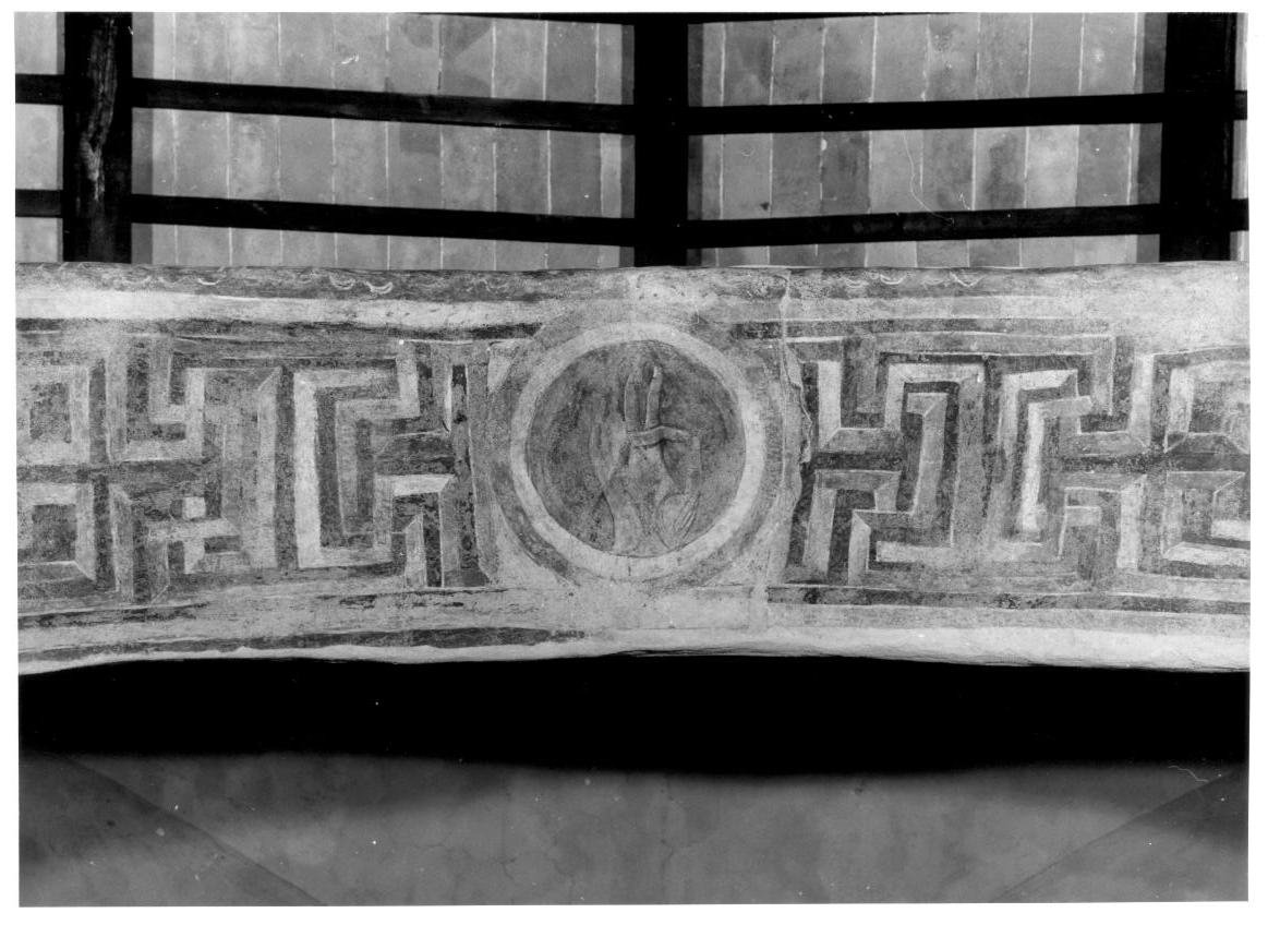 greca e clipeo con mano benedicente (dipinto, elemento d'insieme) - ambito umbro-laziale (fine sec. XII)