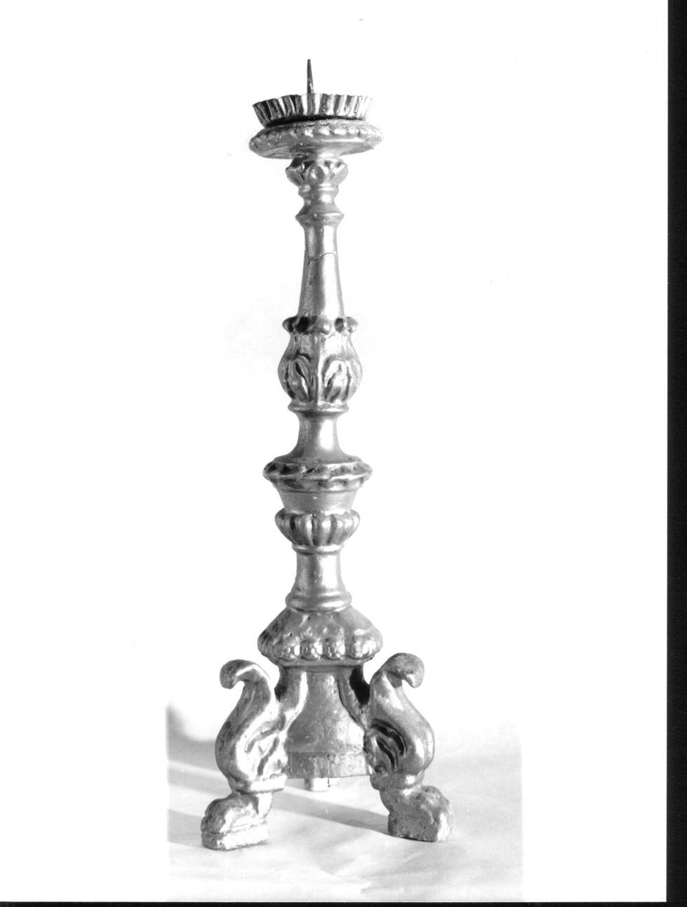 candeliere d'altare, serie - bottega eugubina (sec. XVIII)
