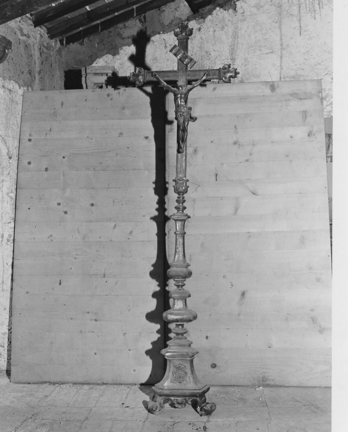 croce d'altare, opera isolata - di difficile identificazione (sec. XVIII)