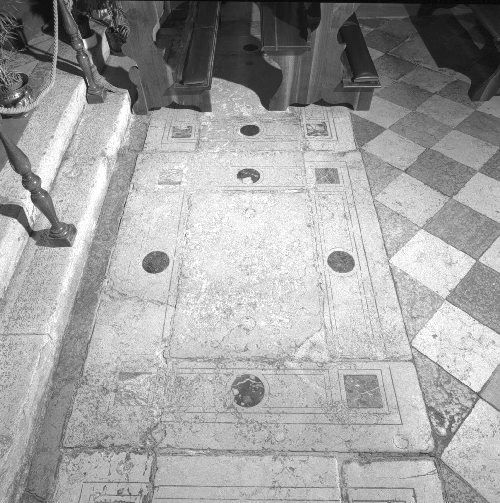 lapide tombale - ambito veneziano (sec. XVIII)