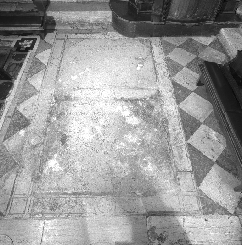 lapide tombale - ambito veneziano (sec. XVI)