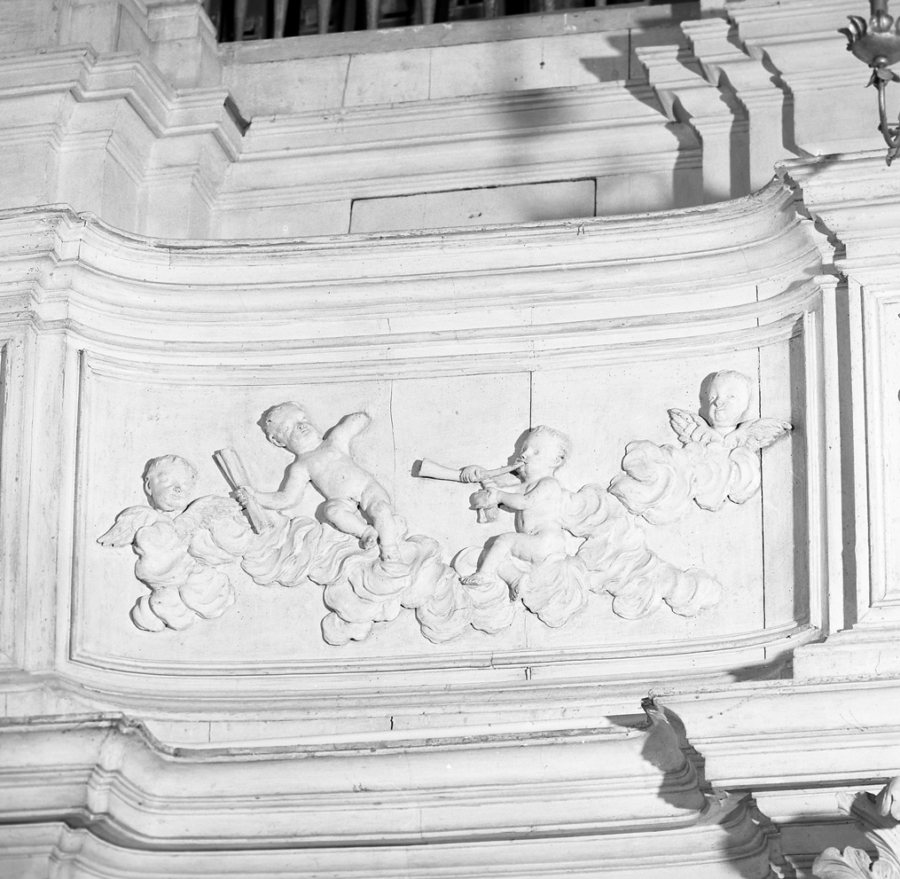 strumenti musicali/ putti alati (rilievo, elemento d'insieme) di Callido Gaetano (sec. XVIII)