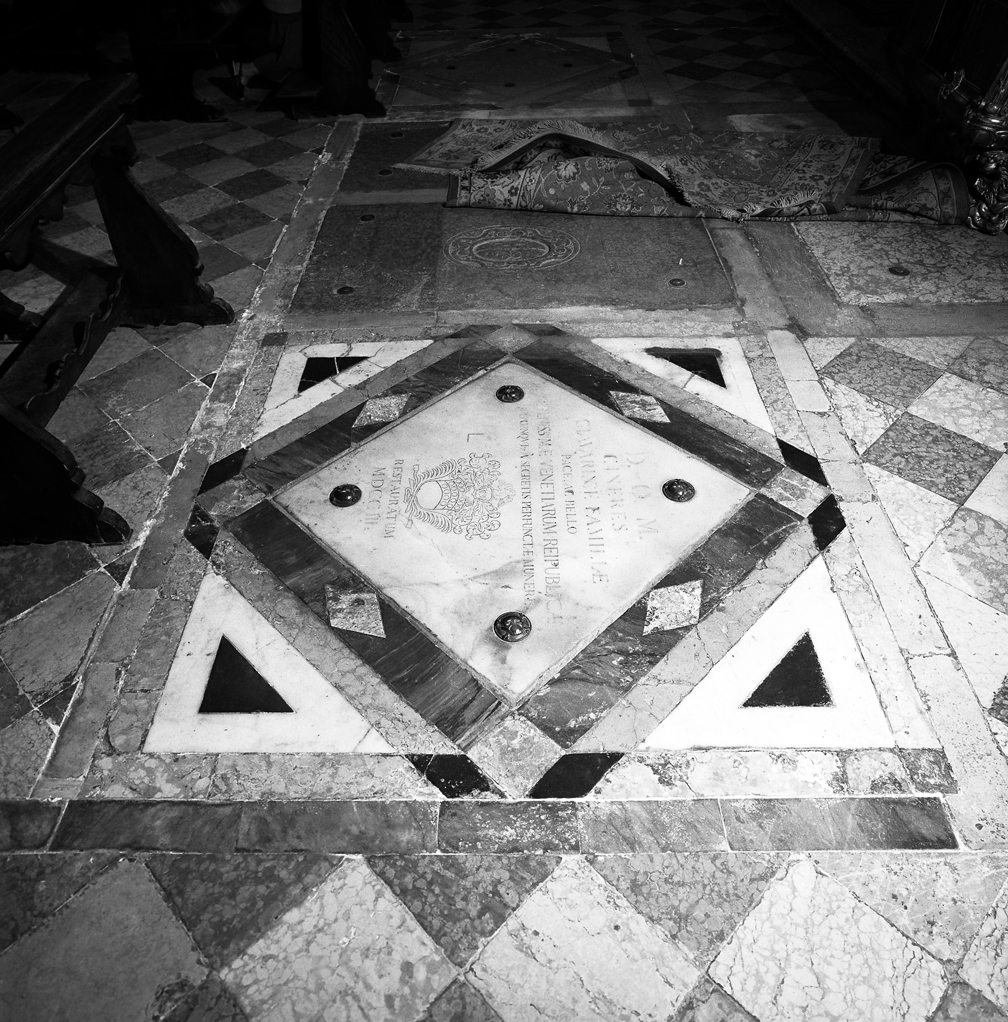 lapide tombale - ambito veneziano (sec. XVIII)