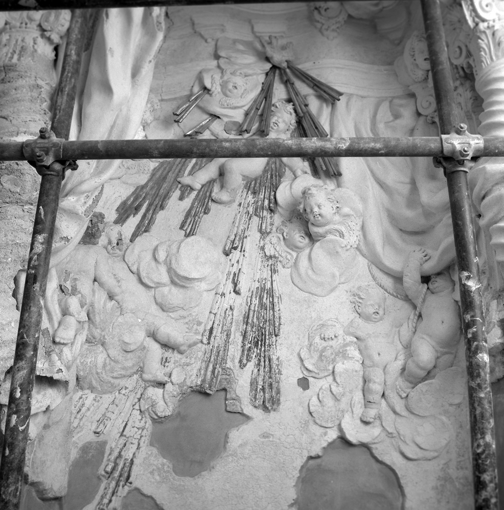 colomba dello Spirito Santo e cherubini (decorazione plastica, elemento d'insieme) - ambito veneziano (sec. XVII)