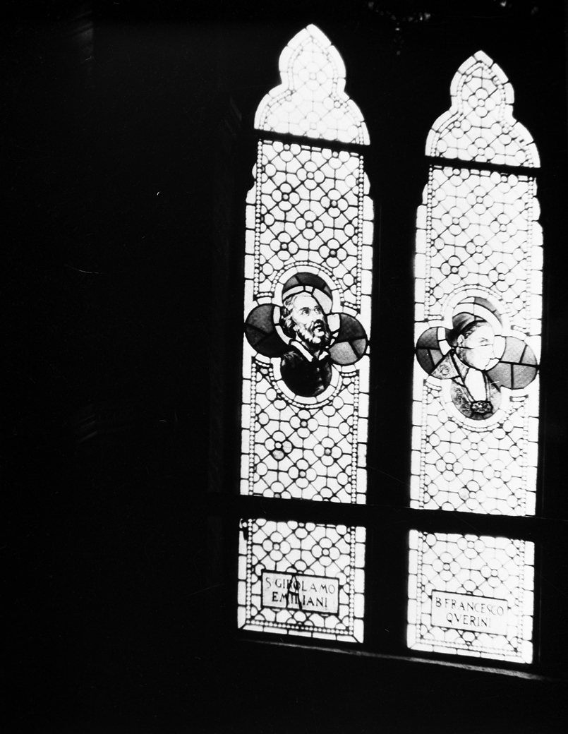 vetrata, elemento d'insieme di Beltrami Giovanni (sec. XX)