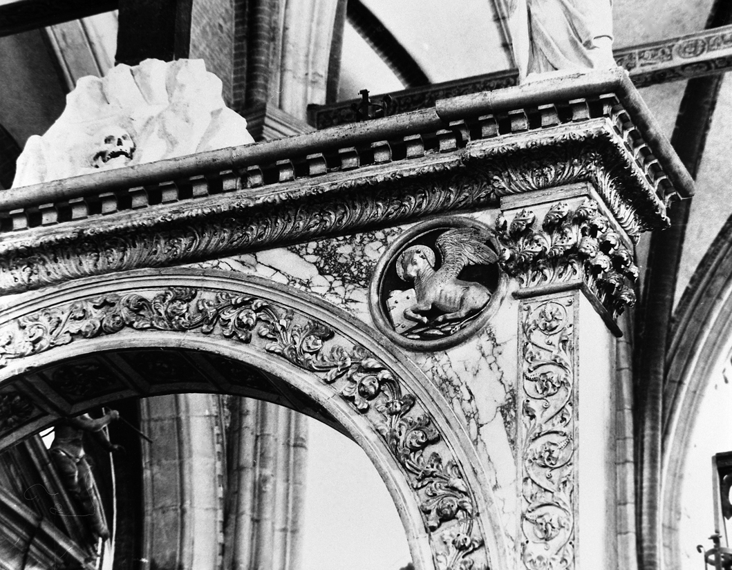 simbolo di San Luca: bue (rilievo, elemento d'insieme) di Lombardo Pietro (bottega) (sec. XV)