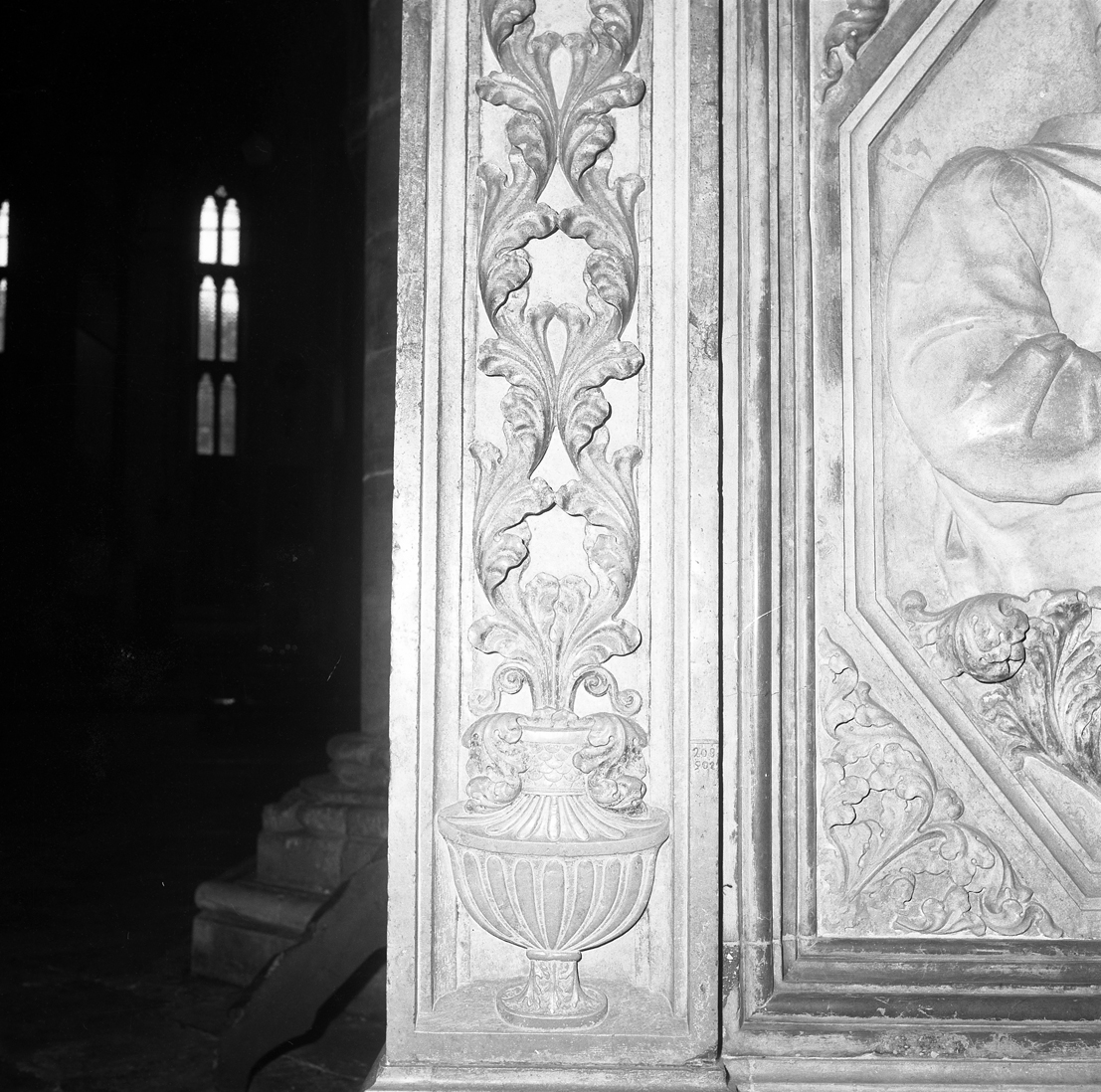motivi decorativi vegetali (rilievo, elemento d'insieme) di Lombardo Pietro (bottega) (sec. XV)