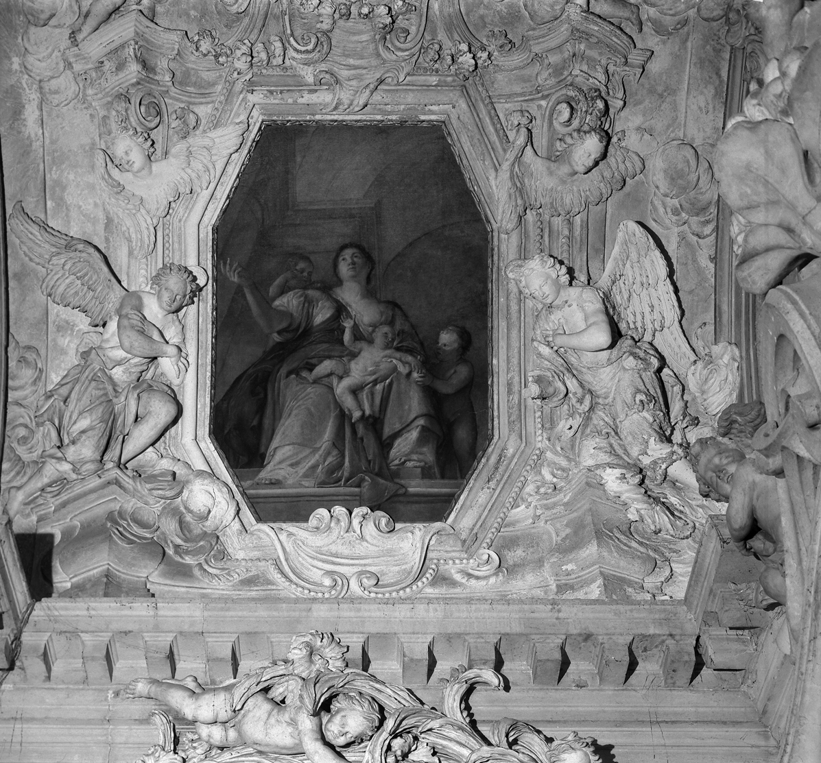 Carità (dipinto, elemento d'insieme) di Fumiani Giovanni Antonio (fine/inizio secc. XVII/ XVIII)