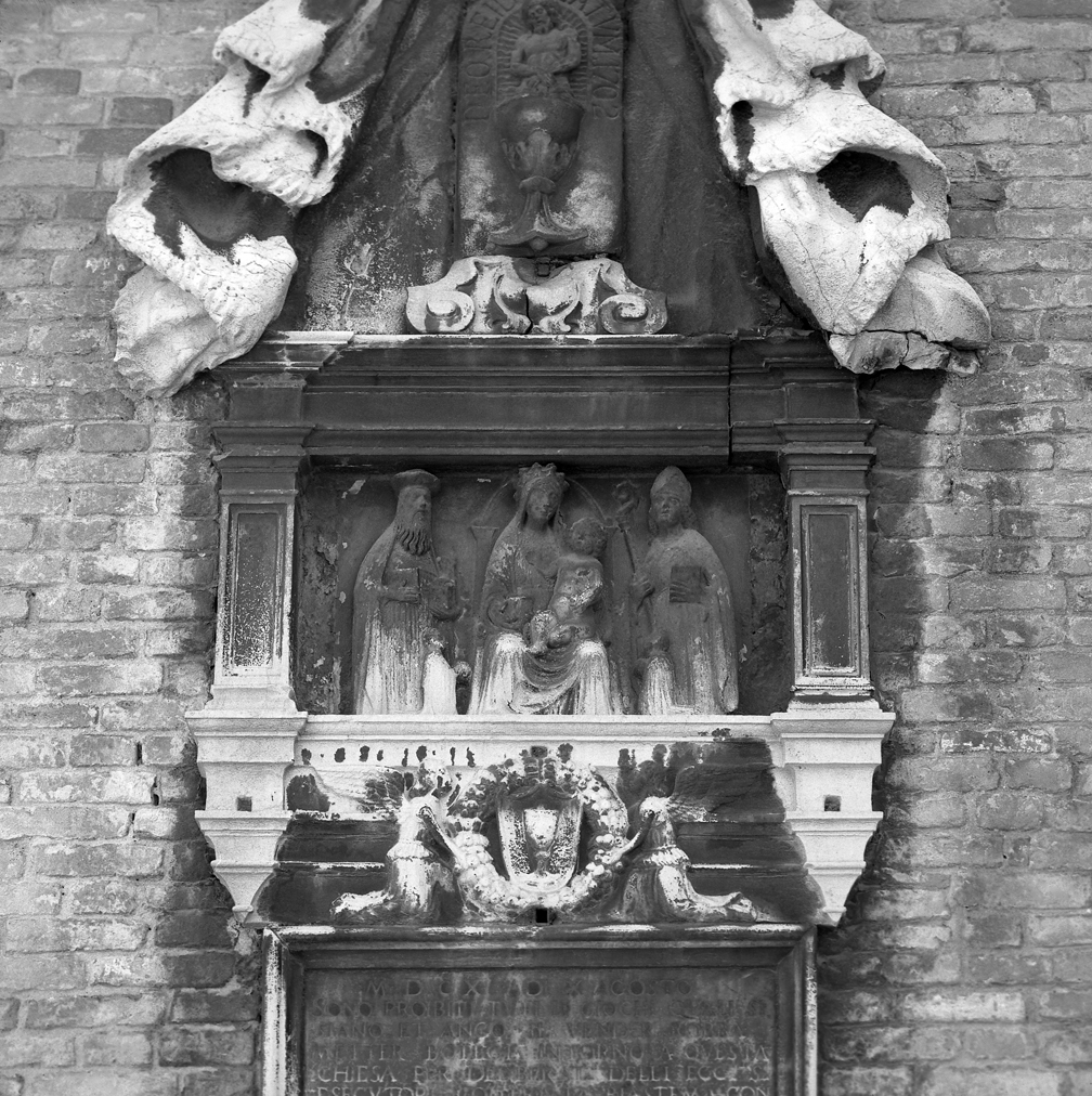 Madonna in trono con Bambino e Santi (rilievo) - ambito veneziano (inizio sec. XVI)