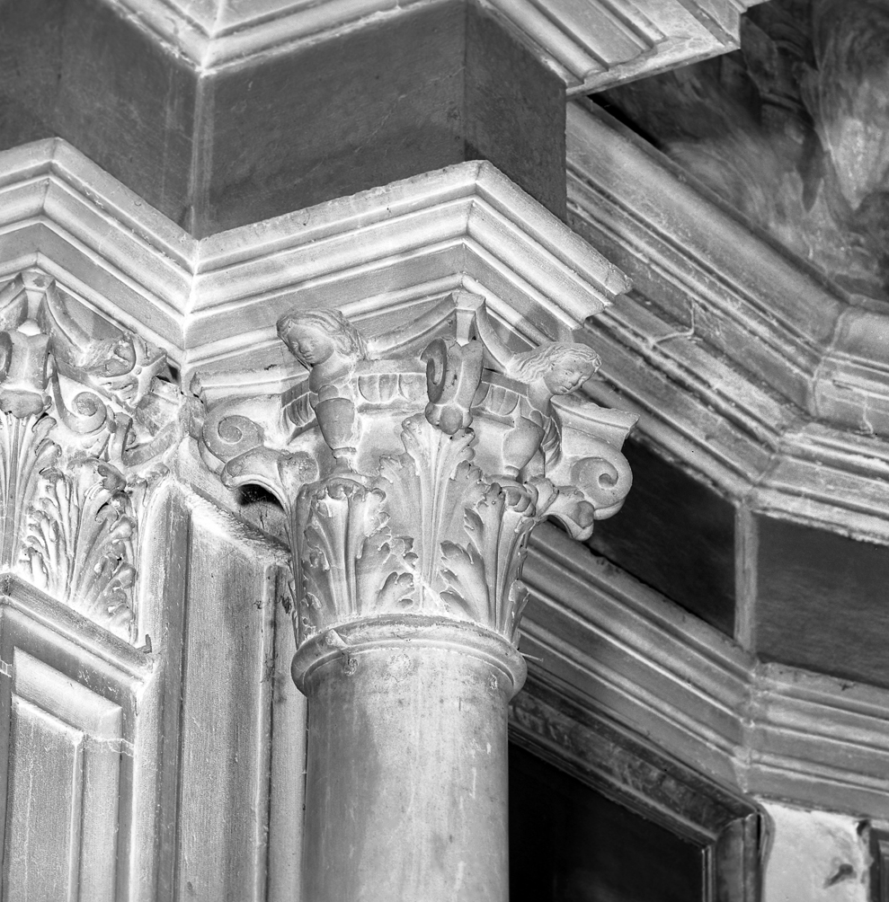 motivi decorativi vegetali e figurati (capitello) - ambito veneziano (sec. XVI)