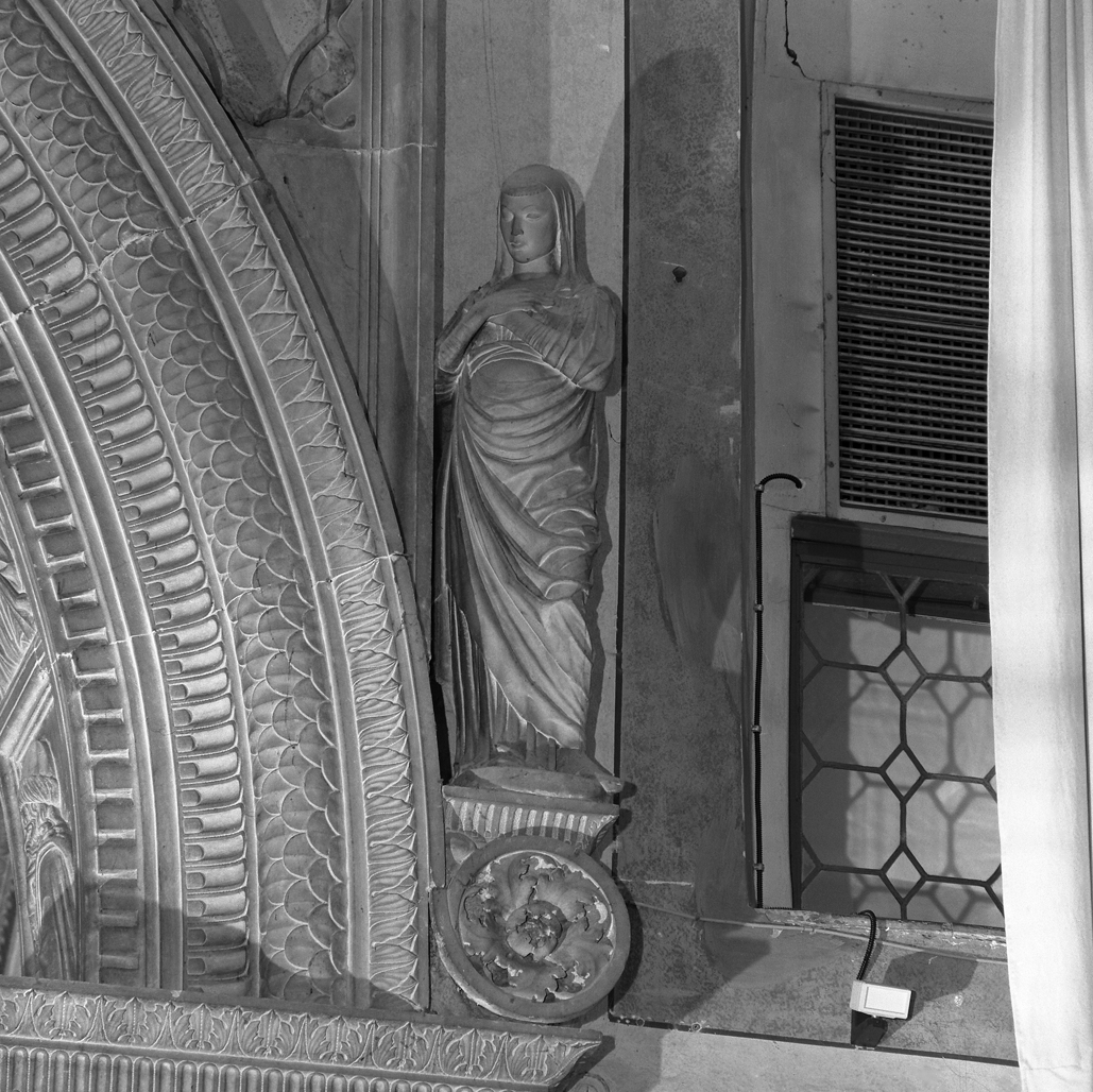 Madonna annunciata (statua, elemento d'insieme) di Lombardo Pietro (terzo quarto sec. XV)