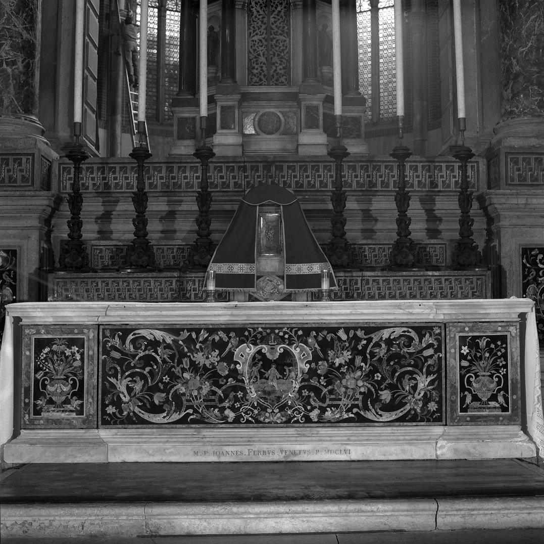 lapidazione di Santo Stefano (paliotto, elemento d'insieme) di Corberelli Benedetto (sec. XVII)