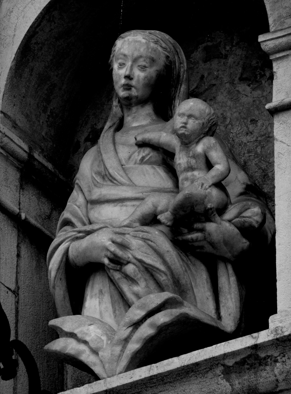 Madonna con Bambino (statua, elemento d'insieme) - ambito veneto (secc. XVII/ XVIII)