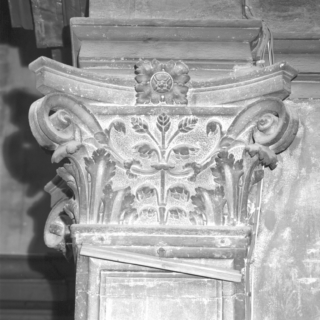 angeli e motivi decorativi fitomorfi (capitello) di Da Carona Giovanni Antonio detto Pilacorte (sec. XVI)