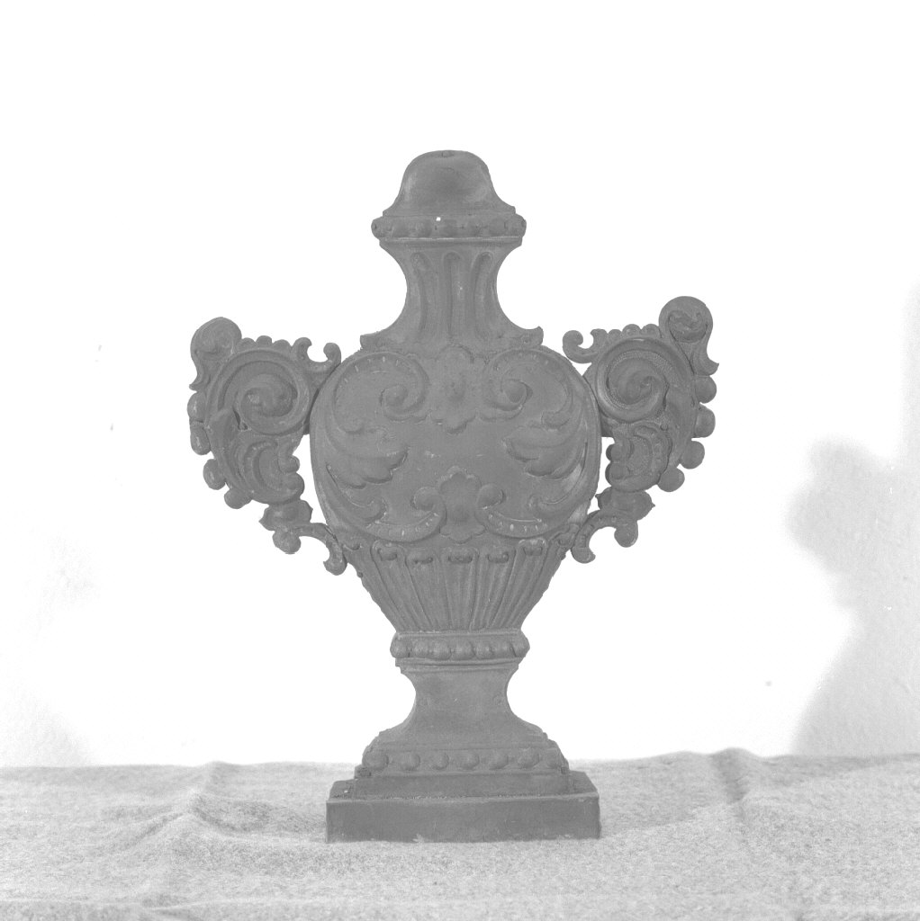 vaso d'altare con composizione floreale, serie - bottega veneta (primo quarto sec. XIX)