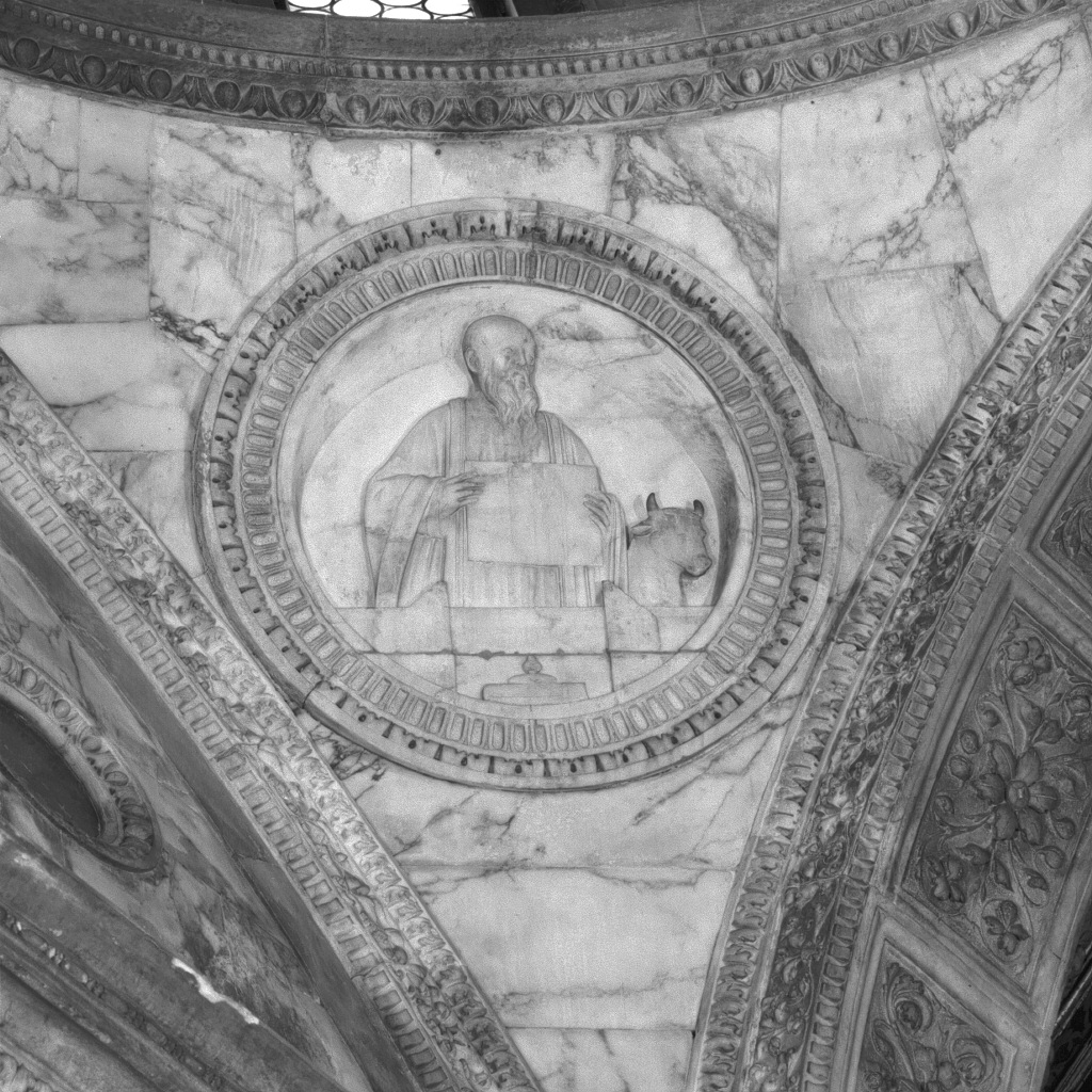 San Luca Evangelista (rilievo, elemento d'insieme) di Lombardo Tullio, Lombardo Antonio (sec. XV)