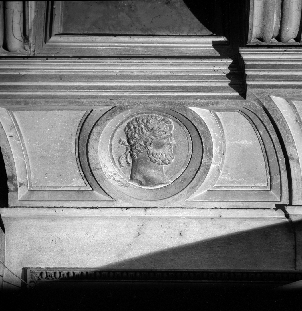 testa d'uomo (rilievo, elemento d'insieme) di Tatti Jacopo detto Jacopo Sansovino (bottega) (sec. XVI)