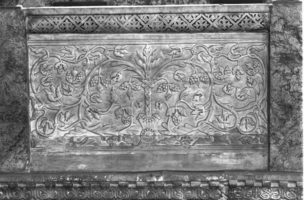 motivi decorativi vegetali (pluteo, elemento d'insieme) - ambito veneziano (metà sec. XII)